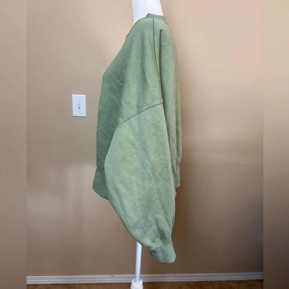 Nike Green Center Swoosh Sweater Size Large
